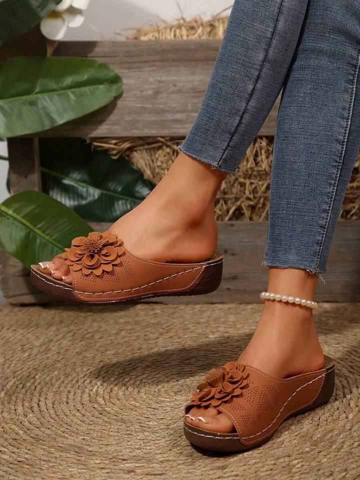 Catherine – Soft Step Floral Sandals