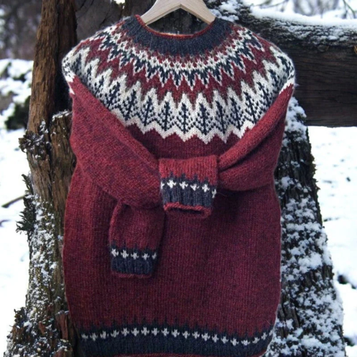 Clover | Warm Sweater with Classic Shoulder Design