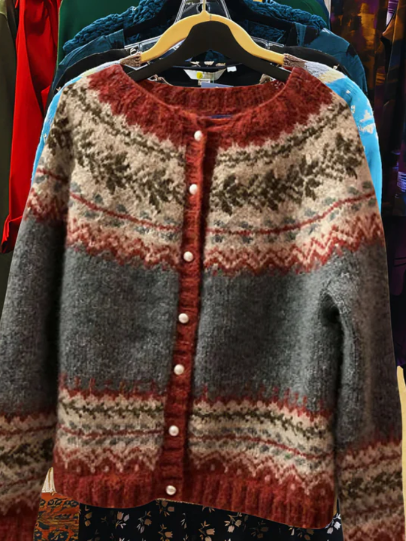 Cleo | Knitted Cardigan with Classic Winter Pattern