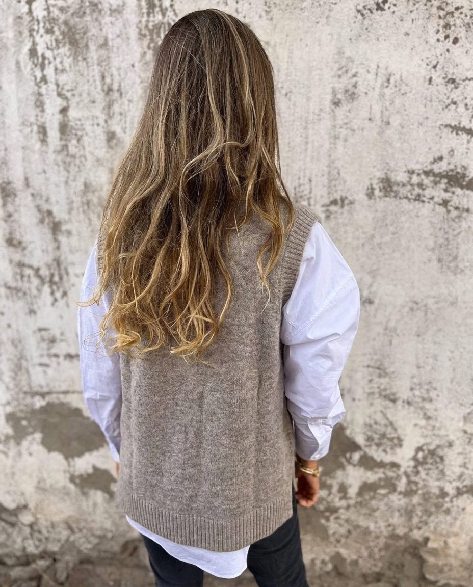 Laodice | Ribbed Knit Oversized Vest with V-Neck for Women