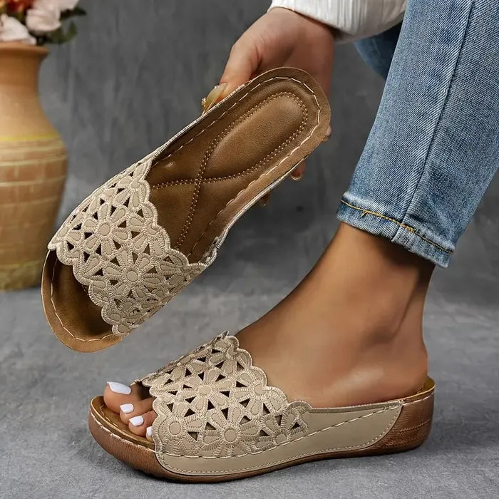 Delilah – Classic Support Slide Sandals